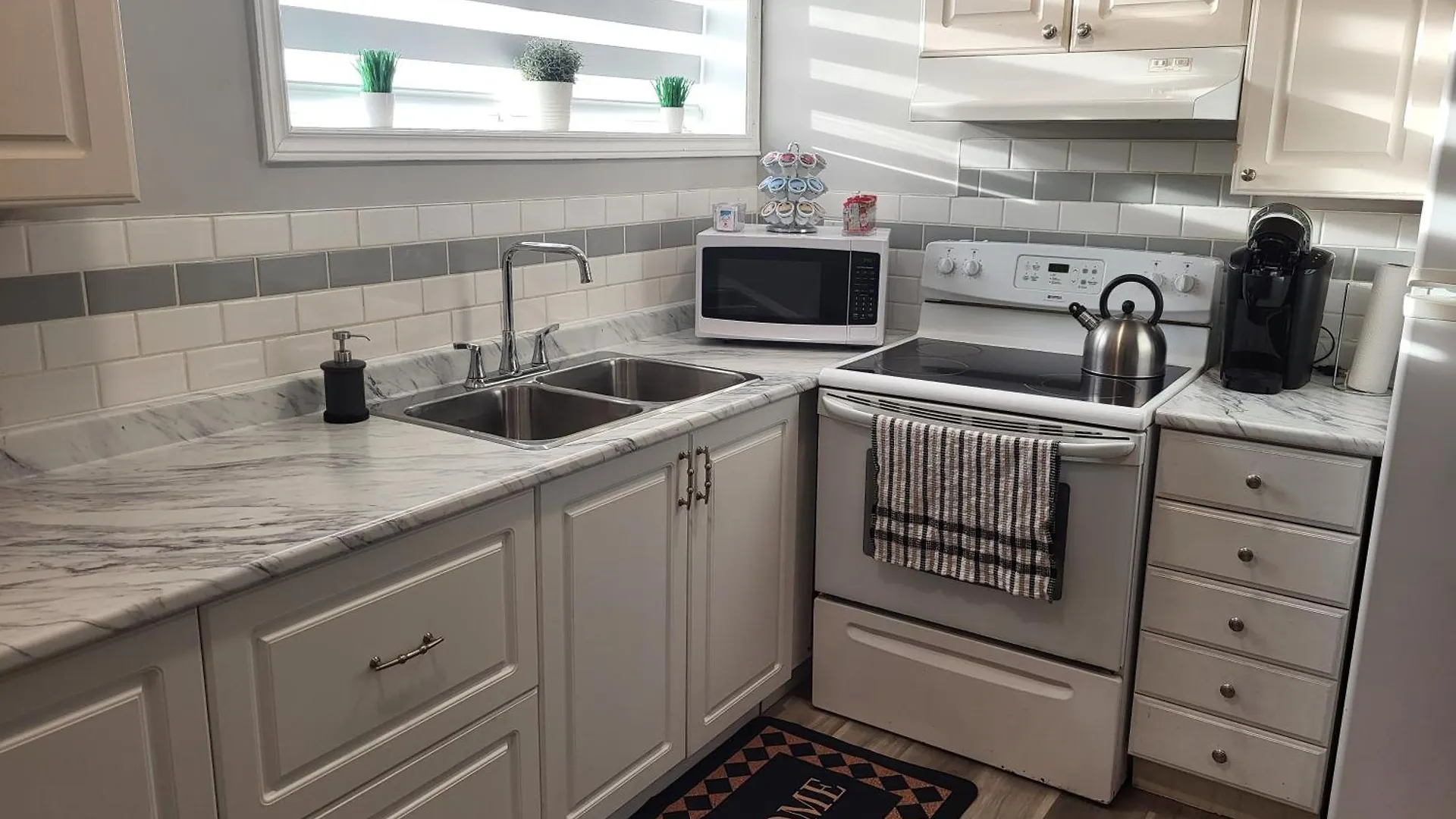 Apartment Practical-Ly Home Edmonton Canada